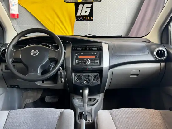 NISSAN-LIVINA-2010