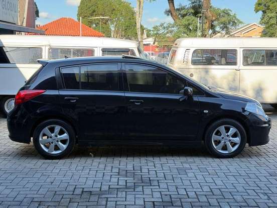 NISSAN-TIIDA-2011