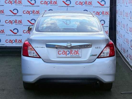 NISSAN-VERSA-2017