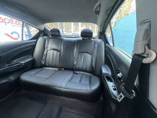 NISSAN-VERSA-2017