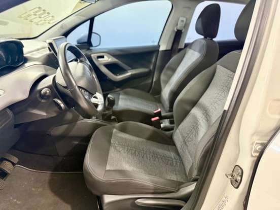 PEUGEOT-208-2017