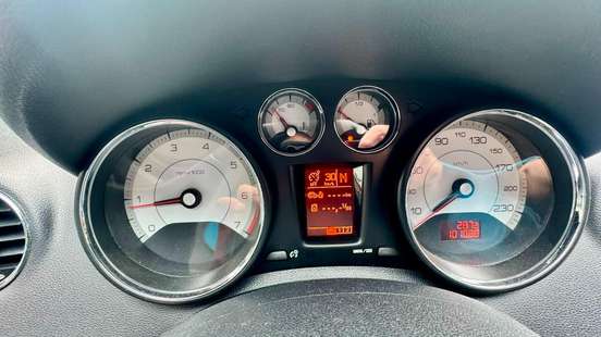 PEUGEOT-408-2015