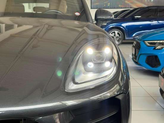 PORSCHE-MACAN-2021