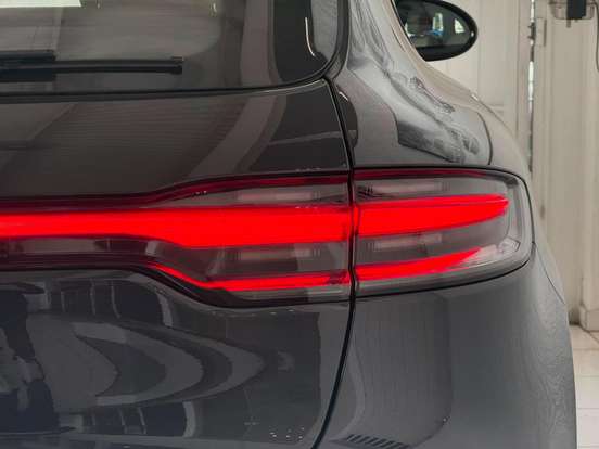 PORSCHE-MACAN-2021