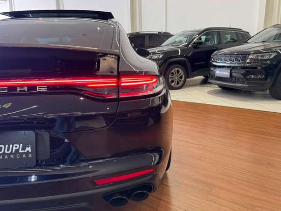 PORSCHE-PANAMERA-2023