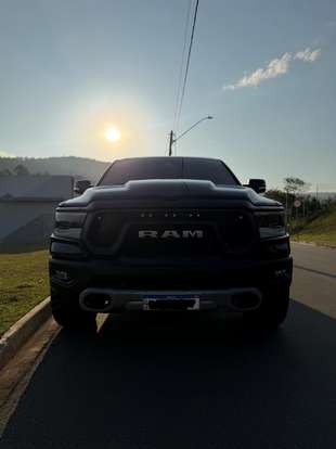 RAM-1500-5.7 V8 GASOLINA REBEL CD 4X4 AUTOMÁTICO RAM-1500-2021