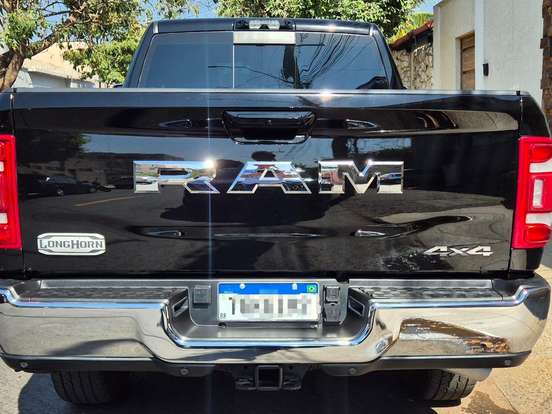 RAM-3500-6.7 I6 TURBO DIESEL LIMITED LONGHORN CD 4X4 AUTOMÁTICO RAM-3500-2024