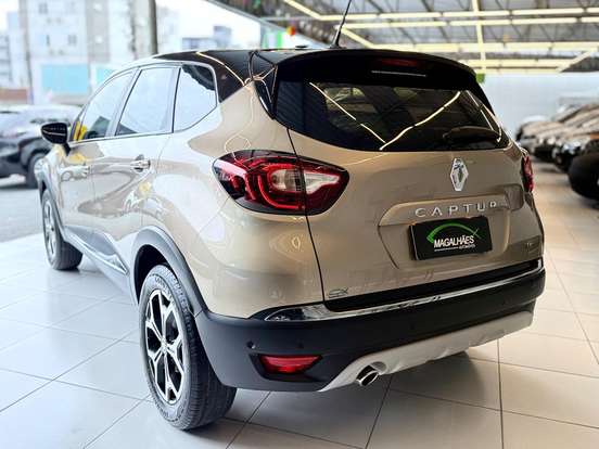 RENAULT-CAPTUR-2021