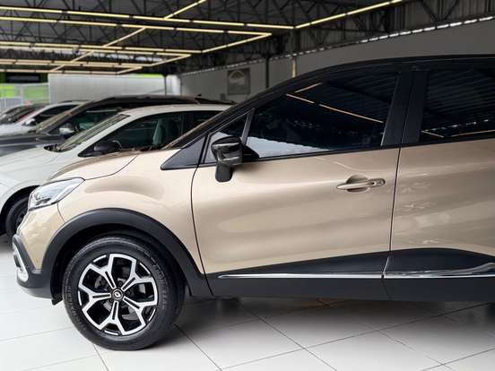 RENAULT-CAPTUR-2021