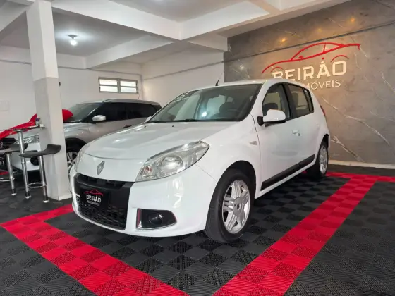 RENAULT SANDERO 1.6 PRIVILÉGE 16V FLEX 4P AUTOMÁTICO RENAULT SANDERO 1.6 PRIVILÉGE 16V FLEX 4P AUTOMÁTICO