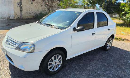 RENAULT-LOGAN-2009