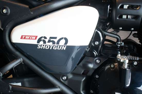 ROYAL ENFIELD-SHOTGUN 650 DRILL GREEN-2025