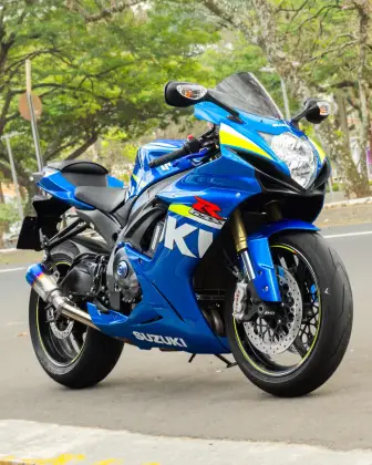 SUZUKI GSX-R750 SUZUKI GSX-R750