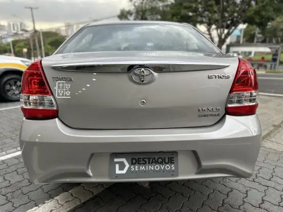 TOYOTA-ETIOS-2017
