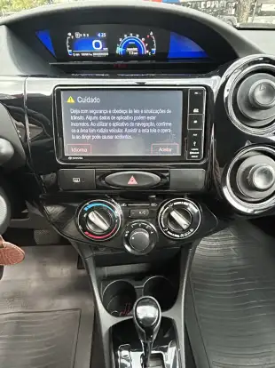 TOYOTA-ETIOS-2017