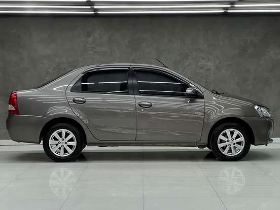TOYOTA-ETIOS-2016