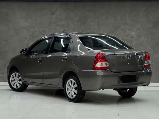 TOYOTA-ETIOS-2016