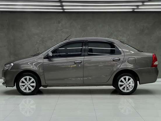 TOYOTA-ETIOS-2016