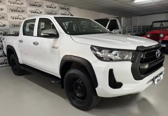 TOYOTA HILUX 2.8 D-4D TURBO DIESEL CD POWER PACK 4X4 MANUAL