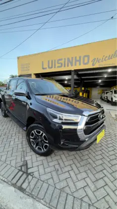 TOYOTA HILUX 2.8 D-4D TURBO DIESEL CD SRX 4X4 AUTOMÁTICO