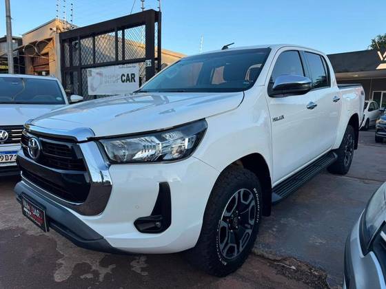 TOYOTA HILUX 2.8 D-4D TURBO DIESEL CD GR-S 4X4 AUTOMÁTICO