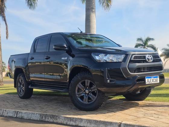 TOYOTA HILUX 2.8 D-4D TURBO DIESEL CD SR 4X4 AUTOMÁTICO
