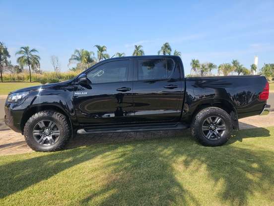 TOYOTA-HILUX-2022