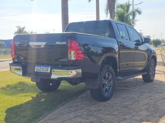 TOYOTA-HILUX-2.8 D-4D TURBO DIESEL CD SR 4X4 AUTOMÁTICO TOYOTA-HILUX-2022
