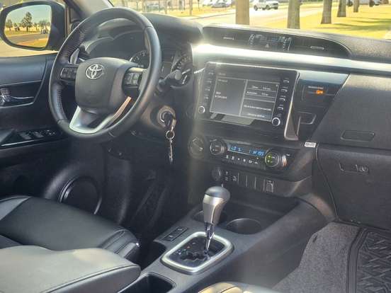 TOYOTA-HILUX-2.8 D-4D TURBO DIESEL CD SR 4X4 AUTOMÁTICO TOYOTA-HILUX-2022
