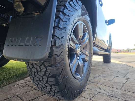 TOYOTA-HILUX-2.8 D-4D TURBO DIESEL CD SR 4X4 AUTOMÁTICO TOYOTA-HILUX-2022