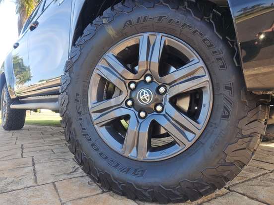 TOYOTA-HILUX-2.8 D-4D TURBO DIESEL CD SR 4X4 AUTOMÁTICO TOYOTA-HILUX-2022