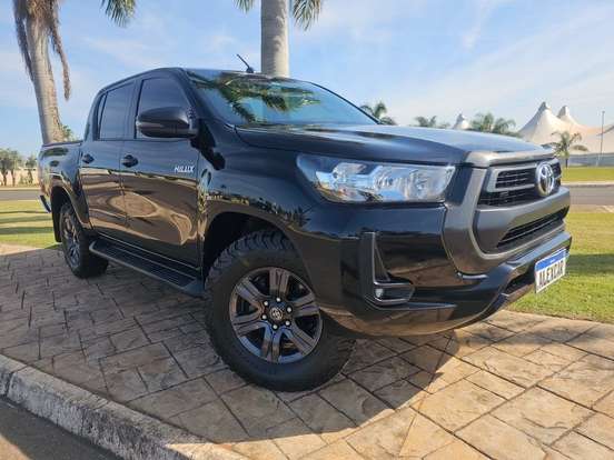 TOYOTA-HILUX-2.8 D-4D TURBO DIESEL CD SR 4X4 AUTOMÁTICO TOYOTA-HILUX-2022