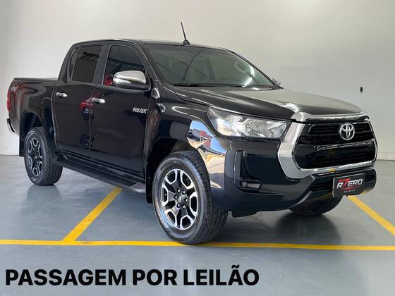 TOYOTA HILUX 2.8 D-4D TURBO DIESEL CD SRV 4X4 AUTOMÁTICO