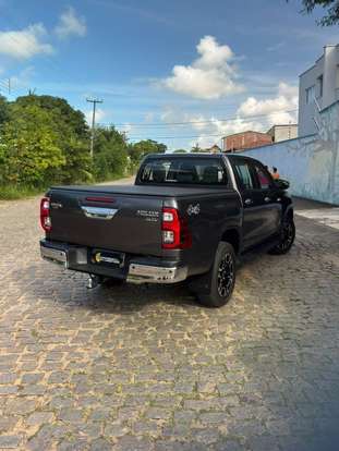 TOYOTA-HILUX-2024