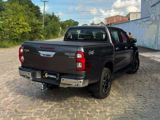 TOYOTA-HILUX-2.8 D-4D TURBO DIESEL CD SRV 4X4 AUTOMÁTICO TOYOTA-HILUX-2024