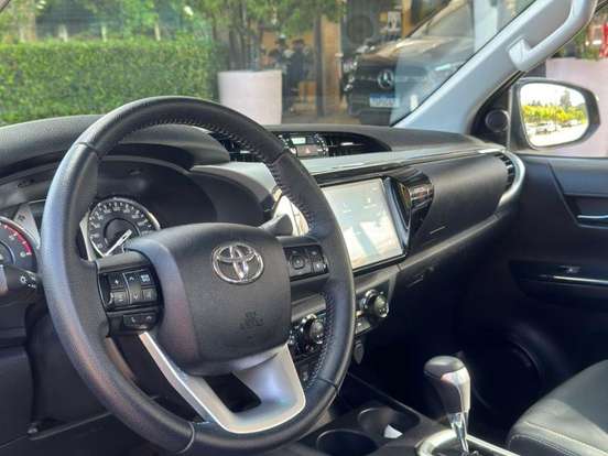 TOYOTA-HILUX-2.8 D-4D TURBO DIESEL CD SRV 4X4 AUTOMÁTICO TOYOTA-HILUX-2024