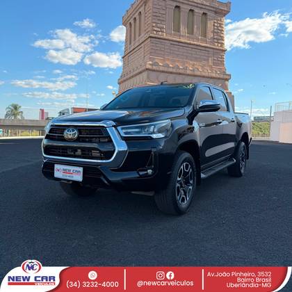 TOYOTA HILUX 2.8 D-4D TURBO DIESEL CD SRX 4X4 AUTOMÁTICO