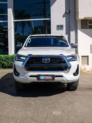 TOYOTA-HILUX-2.8 D-4D TURBO DIESEL CD SRX 4X4 AUTOMÁTICO TOYOTA-HILUX-2026