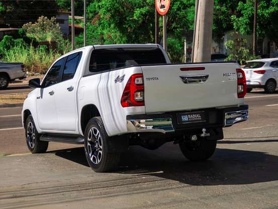 TOYOTA-HILUX-2.8 D-4D TURBO DIESEL CD SRX 4X4 AUTOMÁTICO TOYOTA-HILUX-2026