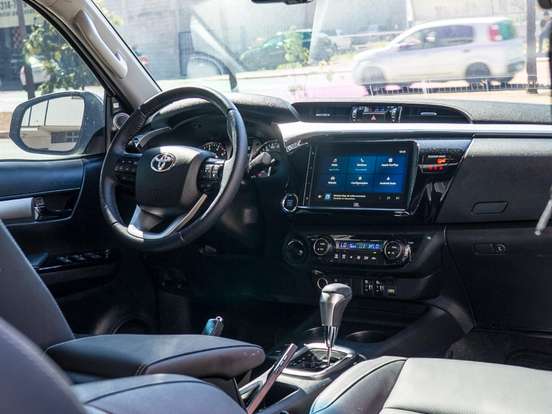 TOYOTA-HILUX-2.8 D-4D TURBO DIESEL CD SRX 4X4 AUTOMÁTICO TOYOTA-HILUX-2026