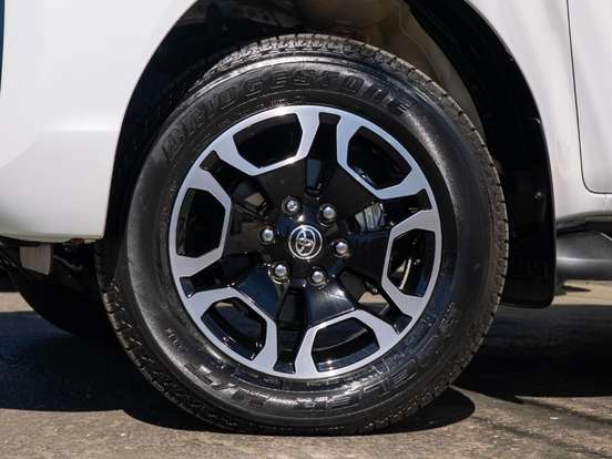 TOYOTA-HILUX-2.8 D-4D TURBO DIESEL CD SRX 4X4 AUTOMÁTICO TOYOTA-HILUX-2026