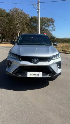 TOYOTA HILUX SW4 2.8 D-4D TURBO DIESEL DIAMOND 7L 4X4 AUTOMÁTICO TOYOTA HILUX SW4 2.8 D-4D TURBO DIESEL DIAMOND 7L 4X4 AUTOMÁTICO