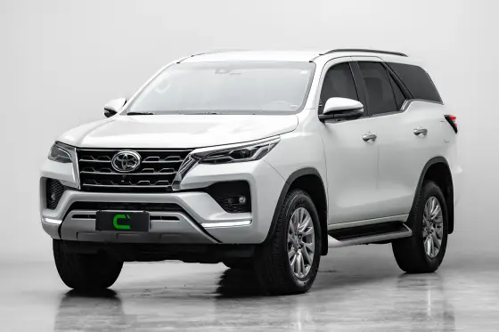 TOYOTA HILUX SW4 2.8 D-4D TURBO DIESEL SRX 4X4 AUTOMÁTICO