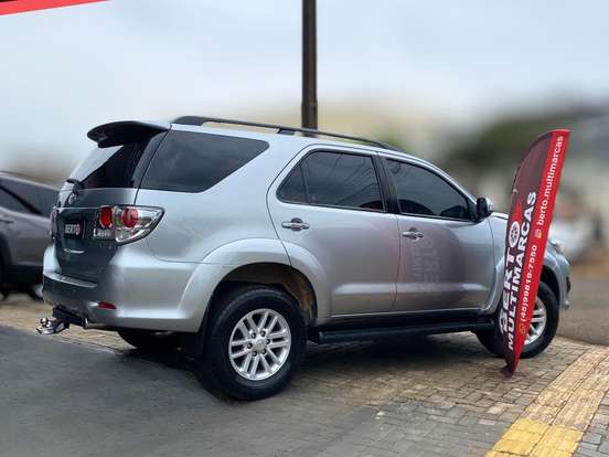 TOYOTA-HILUX SW4-2.7 SR 4X2 16V FLEX 4P AUTOMÁTICO TOYOTA-HILUX SW4-2014