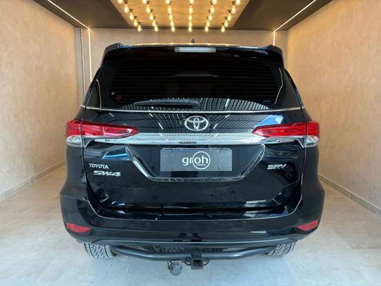TOYOTA-HILUX SW4-2.7 SRV 7 LUGARES 4X2 16V FLEX 4P AUTOMÁTICO TOYOTA-HILUX SW4-2017