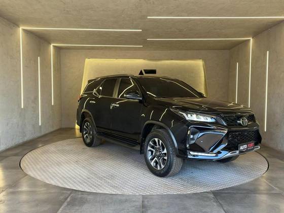 TOYOTA HILUX SW4 2.8 D-4D TURBO DIESEL DIAMOND 7L 4X4 AUTOMÁTICO