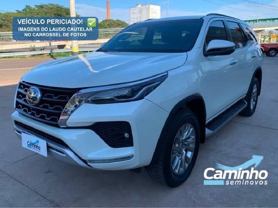 TOYOTA HILUX SW4 2.8 D-4D TURBO DIESEL SRX 7L 4X4 AUTOMÁTICO
