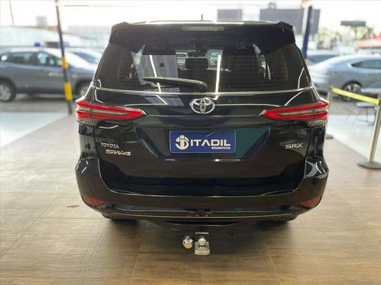 TOYOTA-HILUX SW4-2023