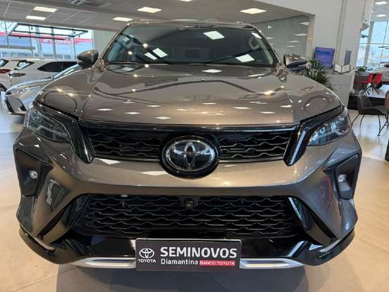 TOYOTA-HILUX SW4-2023