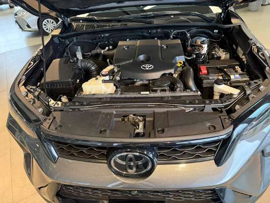 TOYOTA-HILUX SW4-2023